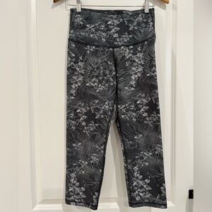 Old Navy Active Capri Workout Pants